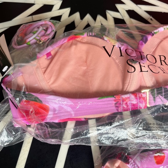 Victoria's Secret Mallorca Twist-front Bandeau Top & High-waist Cheeky Bottom - Picture 8 of 16